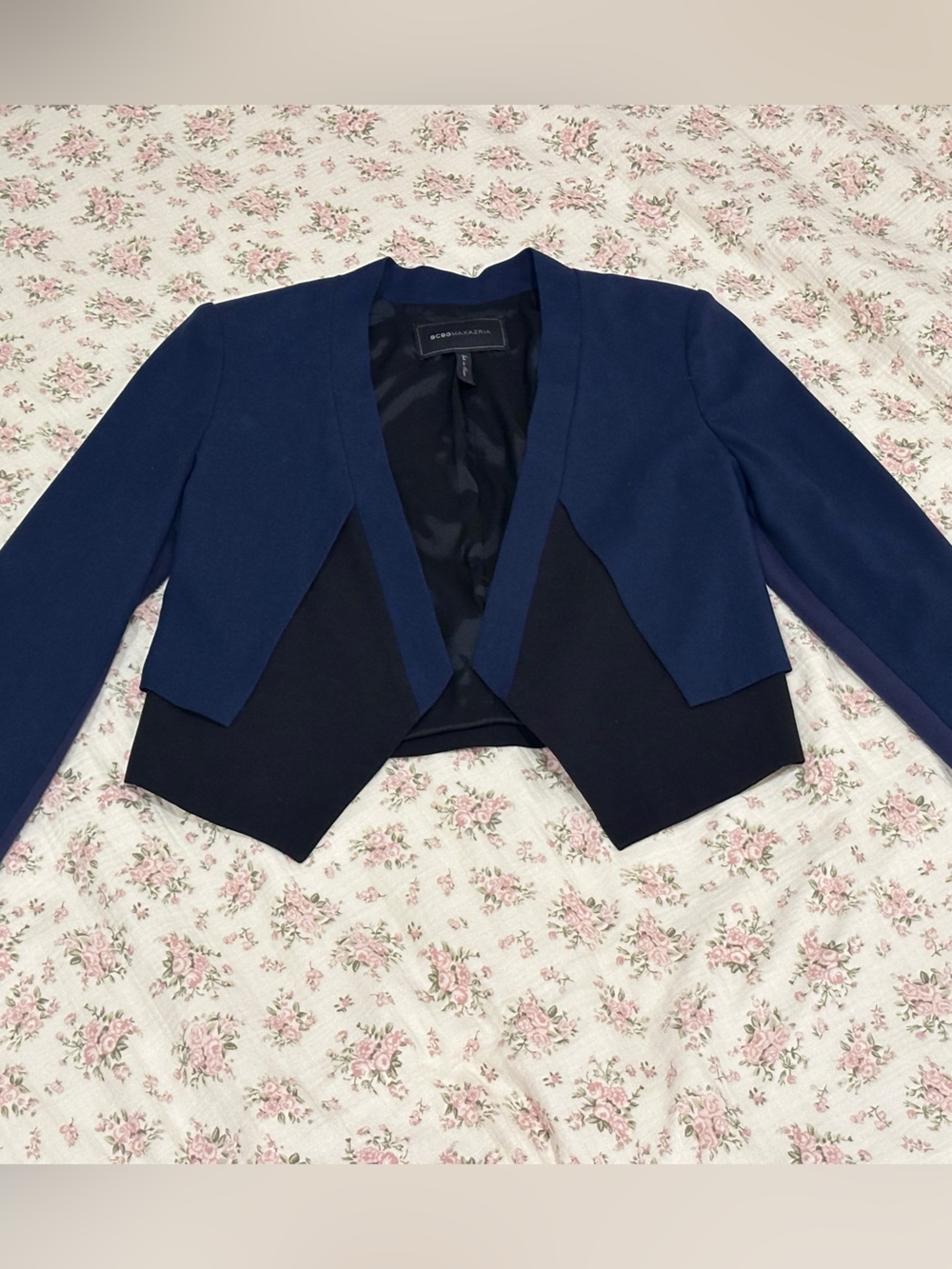 Structured Open-Front Navy and Black Women's Crop Blazer - BCBG